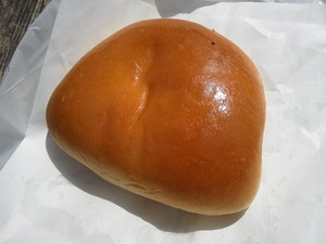 クリームパン（丸）：まるき製パン所