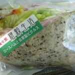 雑穀サンドロースハムと自家製ピクルス：進々堂三条河原町店
