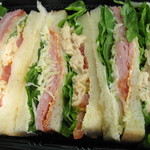 チキンとベーコンのクラブハウスサンド：志津屋三条店