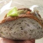 黒ごまバケット 鶏ごぼう：志津屋