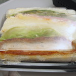 国産チキンのミニサンド（トマトカレー）：FREDS CAFE