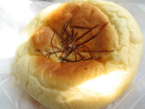 夏野菜の焼きカレーパン：進々堂