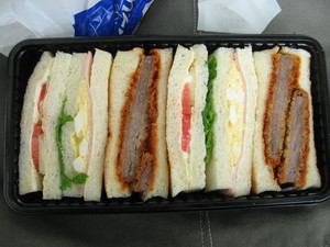 カツミックスサンド：志津屋