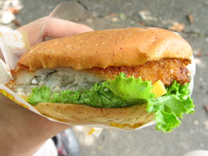 フィッシュバーガー：志津屋