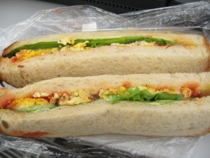 スクランブルエッグのサンド：カンテグランデベーカリー