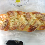 クランベリー&ホワイトチョコのおやつパン：進々堂三条河原町店