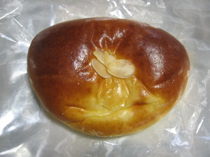クリームパン：さざなみベーカリー