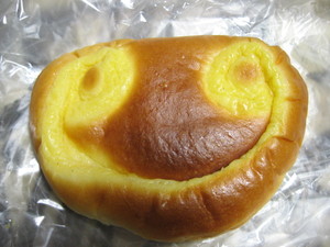 クリームパン：トコハベーカリー