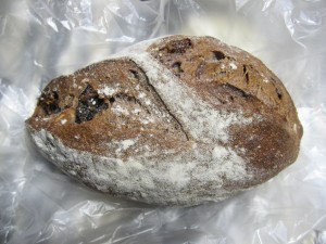 赤ワインのパン：花かごパン