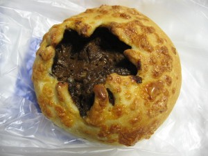 ビーフシチューのフランスパン：志津屋
