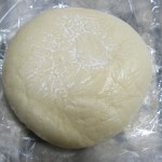 幻の白いクリームチーズパン：カフェオーソーレミーオベーカリー天満店