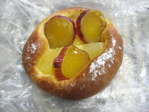 りんごとさつまいも：ベーカリートイロ