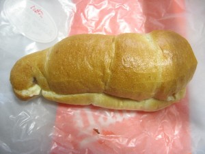 苺バターホルン：ヤマダベーカリー