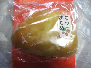 とちおとめいちごジャムパン：ヤマダベーカリー