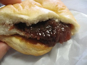 とちおとめいちごジャムパン：ヤマダベーカリー