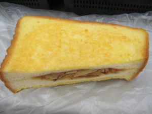 クロックムッシュ（照り焼きチキン&ゴボウサラダ）：FREDS CAFE