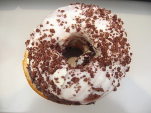 クロワッサンドーナツ（ザクザクチョコ）：FREDS CAFE