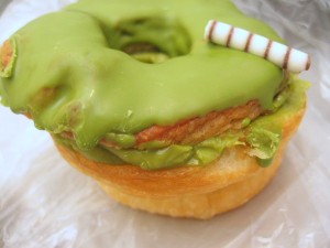 クロワッサンドーナツ（西尾の抹茶）：FREDS CAFE