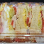 たまごとローストチキンのサンド：FREDS CAFE