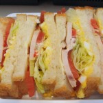 たまごとローストチキンのサンド：FREDS CAFE梅田店