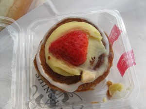 ミニ苺デニッシュ：進々堂