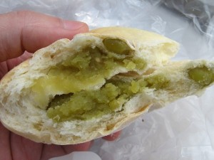 うぐいす豆パン：志津屋