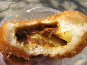 美味しいカレードーナツ：志津屋