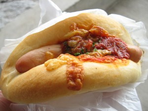 旨辛ジューシードッグ：志津屋