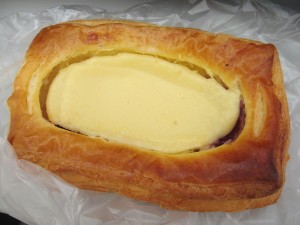 ベリーのチーズケーキデニッシュ：FREDS CAFE