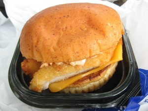フィッシュバーガーオーロラソース：志津屋