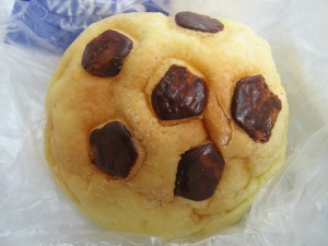 サッカーボールメロンパン：志津屋