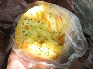ほうれん草チーズ焼きカレーパン：cascade