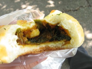ほうれん草チーズ焼きカレーパン：cascade