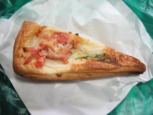 クロワッサンのピザ：キャトルセゾン