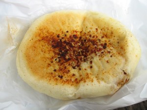 ナン風トマトカレー：進々堂