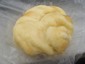 六甲山麓ミルククリームロール：サンエトワール