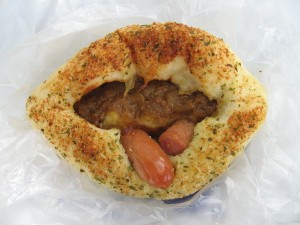 あぐー豚の焼きカレーパン：志津屋