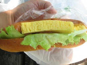タマゴ焼と金平ゴボウドック：志津屋