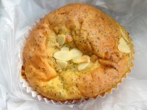 紅茶のクリームパン：志津屋