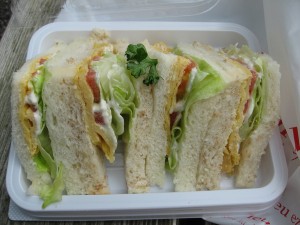 たまご焼とトマトのサンド：eze bleu