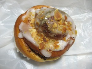 ヘーゼルナッツシナモンロール：こぱん