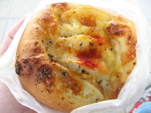 ジャーマンポテトとチーズのフォカッチャ：Mere