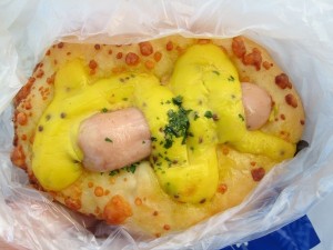 あらびきチーズドッグ：志津屋