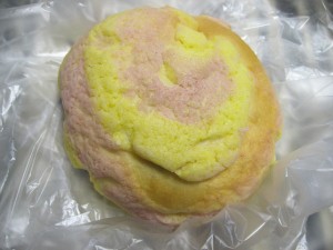 紫芋とサツマイモと栗のマーブルメロンパン：ボナペティ