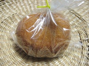 ゆで玉子入りカレーパン：田井弥製パン所