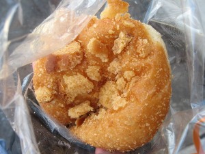 チーズカレーパン：キキダウンステアーズベーカリー