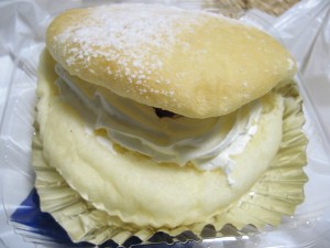 苺大福パン：志津屋