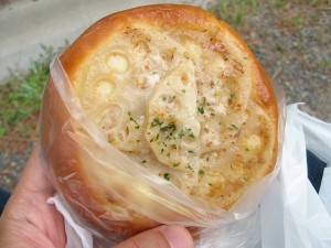 レンコンサラダパン：パン工房高雄