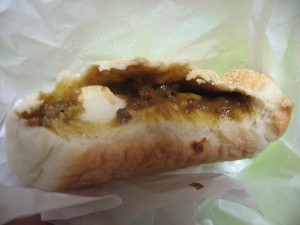 とろ～り半熟卵の甘辛カレーパン：セイロン ティー&ブレッド