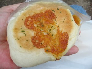 チーズとバターの塩パン：ボナペティ